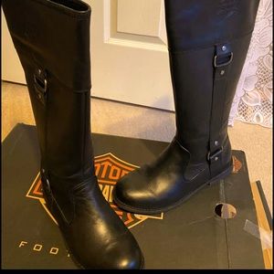 Women’s NWT and box size 7 black Harley Davidson boots.
